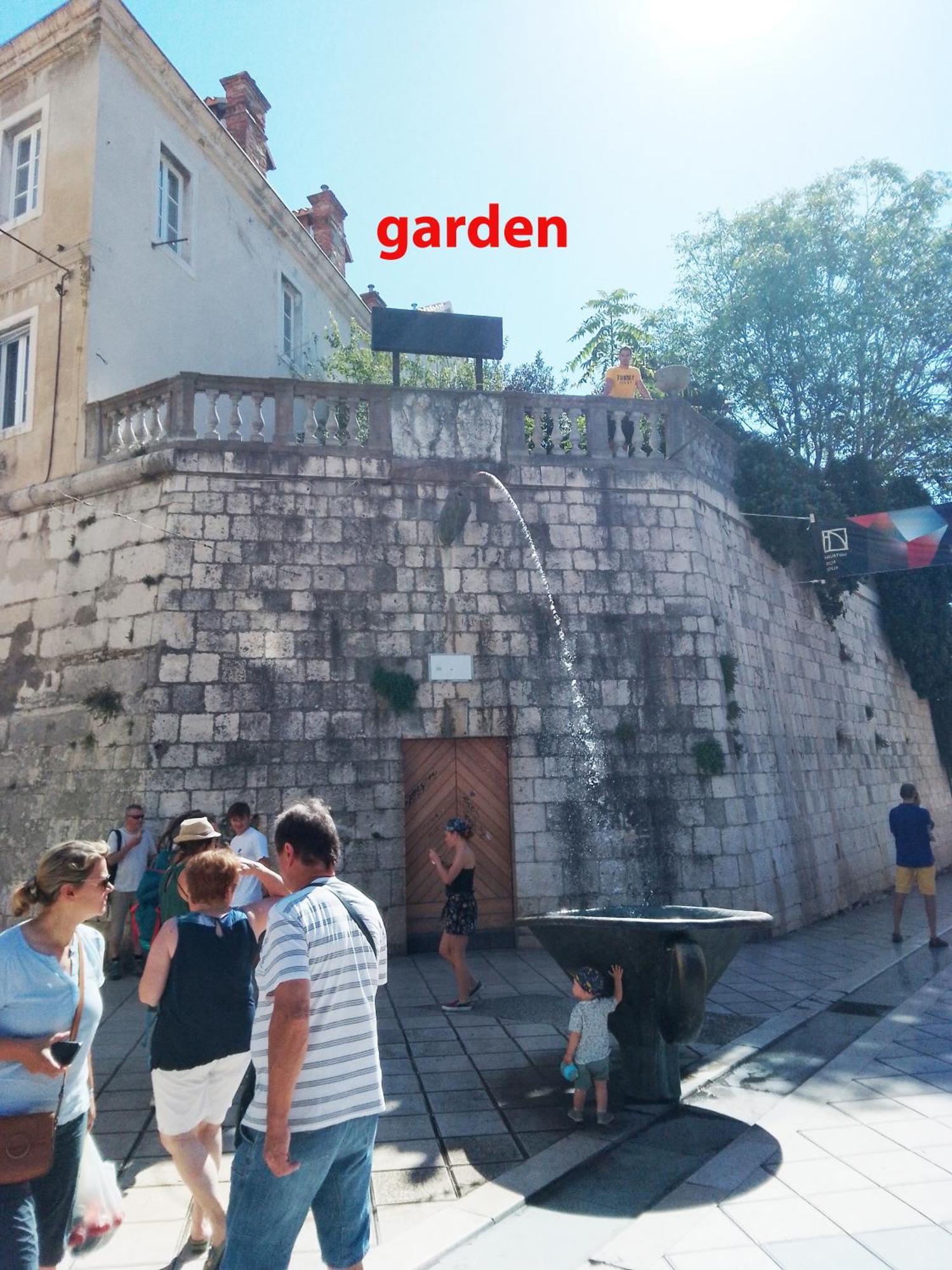 Apartamento Garden In The Center Split Exterior foto